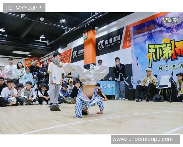 南京街舞队的风格转变与表现分析探讨街舞文化的得失与未来发展