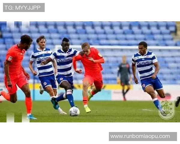 富勒姆与哈德斯菲尔德激战正酣比分揭晓精彩瞬间回顾