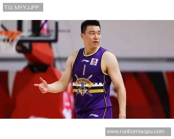 李根：从篮球场上的拼搏到生活中的坚持，展现不屈精神与奋斗历程