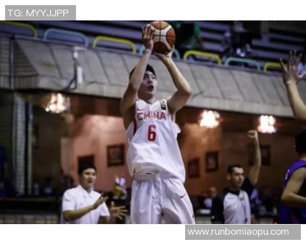 胡明轩：从青涩少年到篮球巨星的成长之路与辉煌成就解析