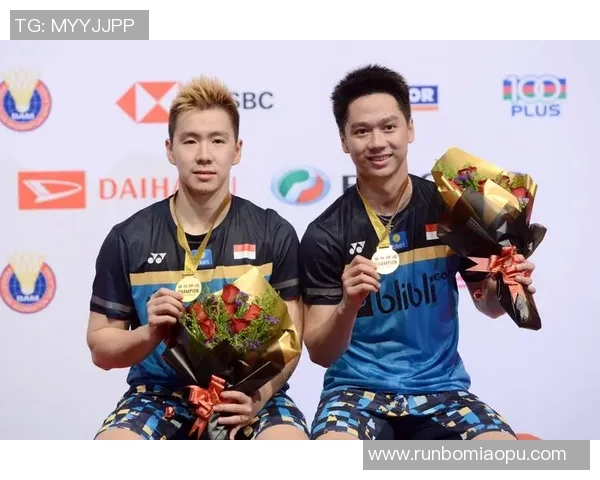 重庆羽毛球队在大师赛中的团队协作表现分析与启示