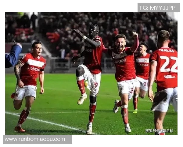 中部海岸海员与墨尔本城的激烈对决展现足球魅力与团队精神