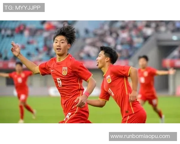 中国队在友谊赛中以一比零小胜法国队展现强大实力和团队合作精神