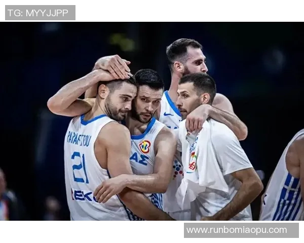 兹x勒与阿尔克马的精彩对决揭示足球战术的较量与团队协作的重要性